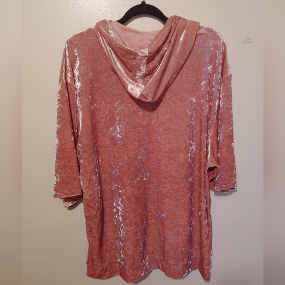 Forever 21 pink crushed velvet shirt with high/low hem and hood Size L - Picture 2 of 2